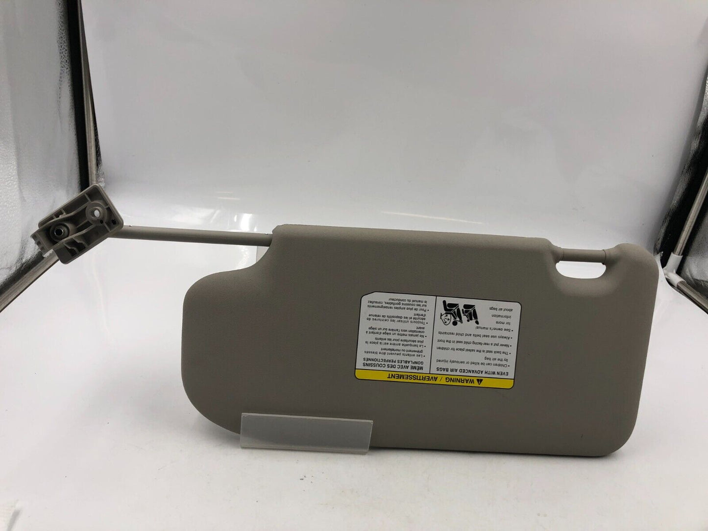 2018-2020 Nissan Rogue Passenger Sunvisor Gray Illuminated H01B42013