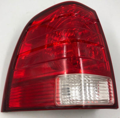 2003-2006 Ford Expedition Driver Side Tail Light Taillight OEM C02B15025