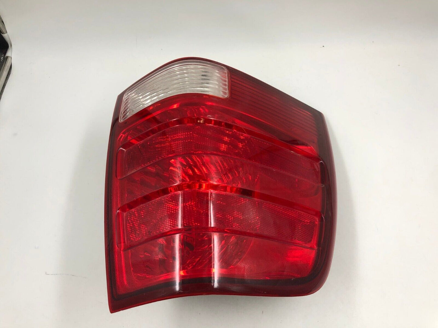 2003-2006 Ford Expedition Driver Side Tail Light Taillight OEM C02B15025