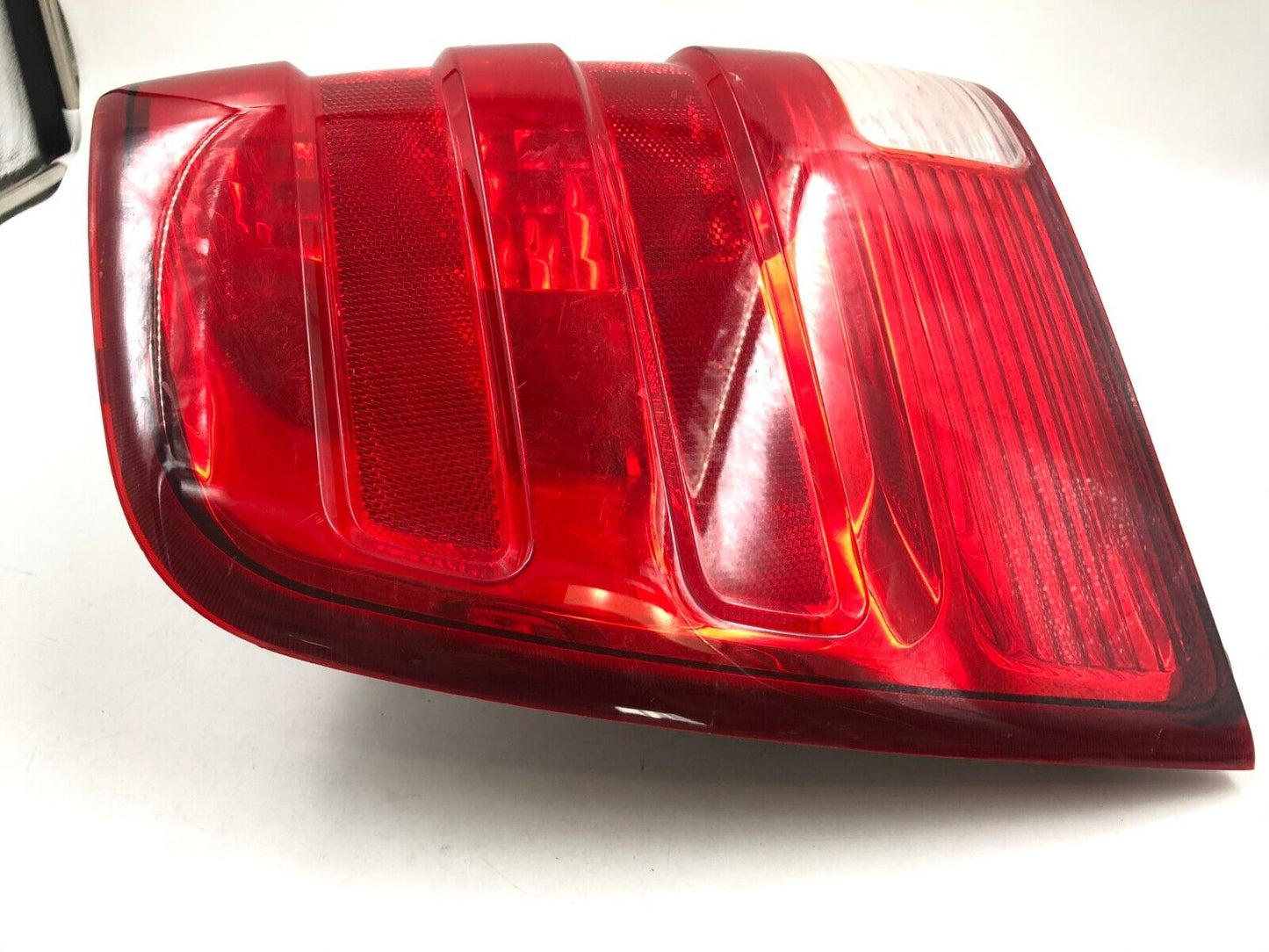 2003-2006 Ford Expedition Driver Side Tail Light Taillight OEM C02B15025