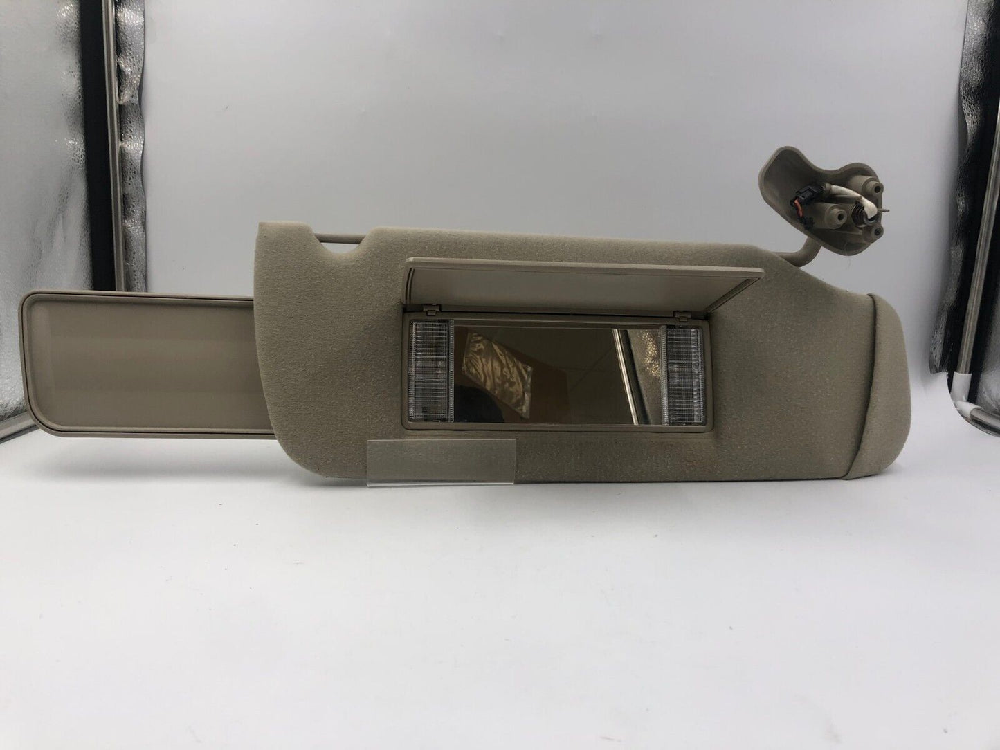 2003-2006 Cadillac Escalade Passenger Sun Visor Sunvisor Beige OEM E02B11059