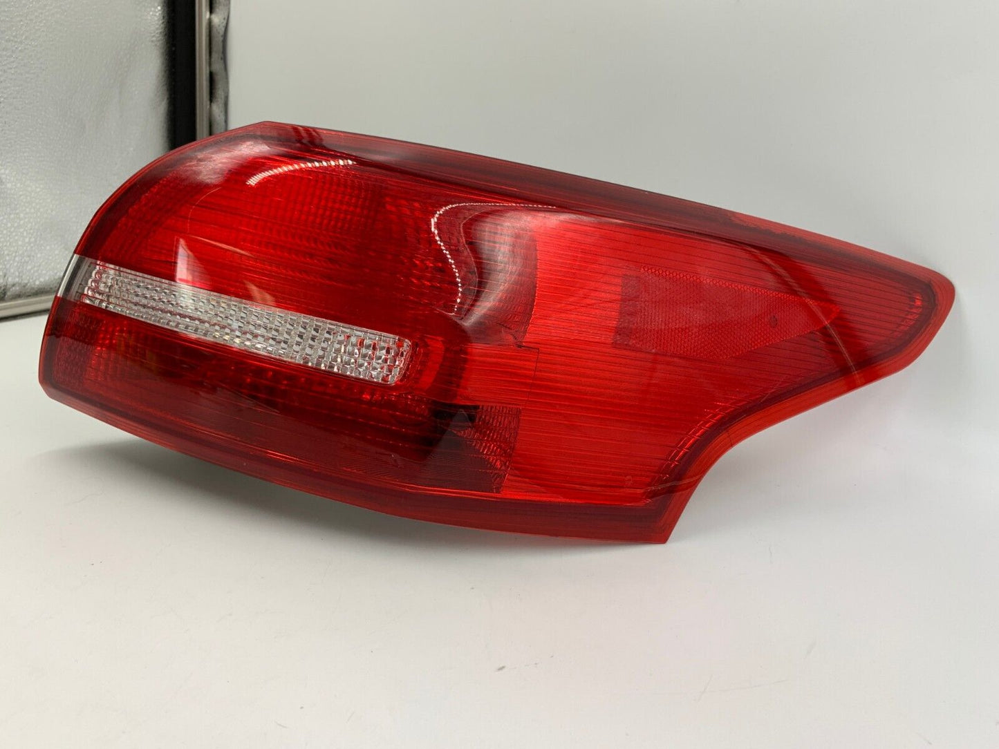 2015-2018 Ford Focus Sedan Passenger Side Tail Light Taillight OEM E02B05016