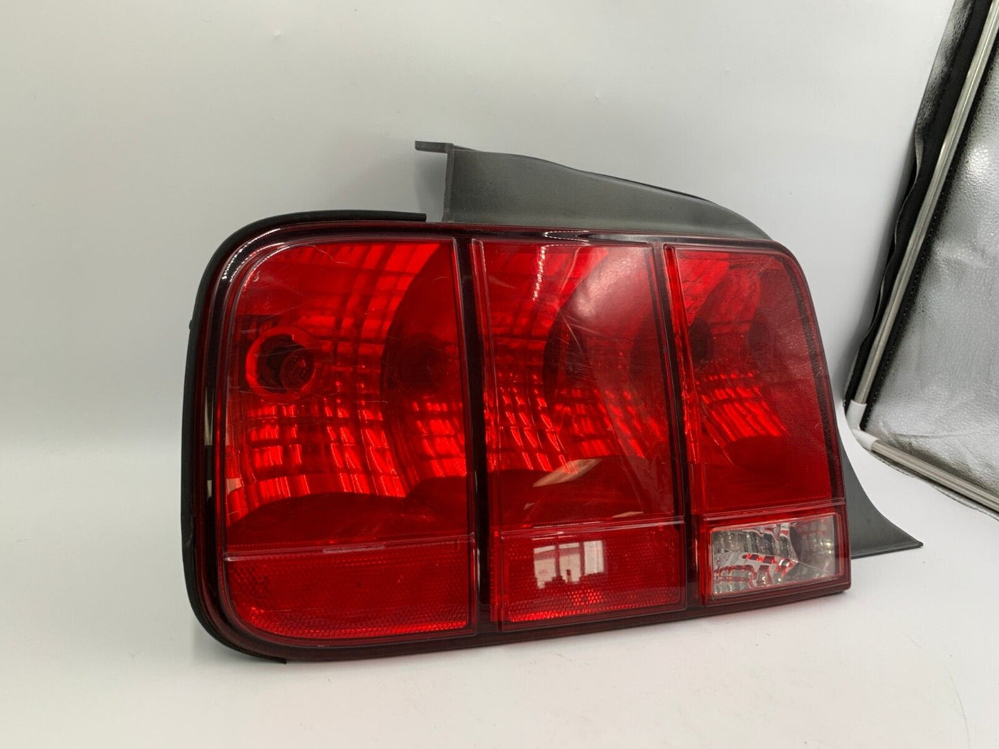 2005-2009 Ford Mustang Driver Side Tail Light Taillight OEM D03B35058