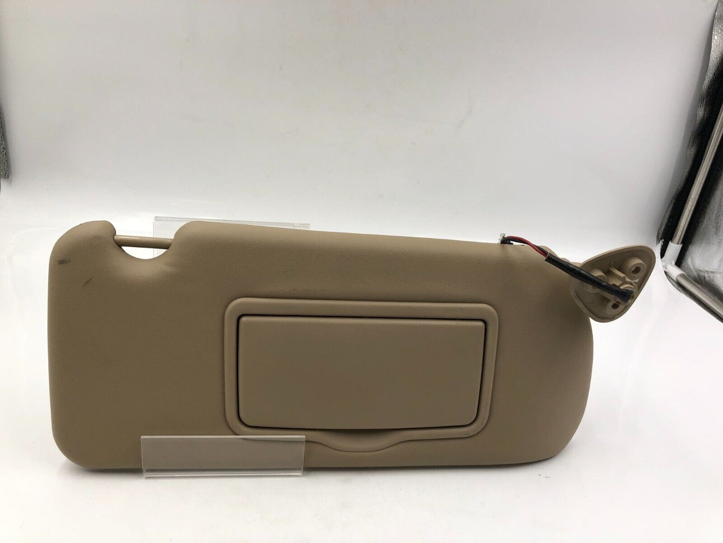 2004-2009 Cadillac SRX Passenger Sunvisor Beige Illuminated OEM G01B05059