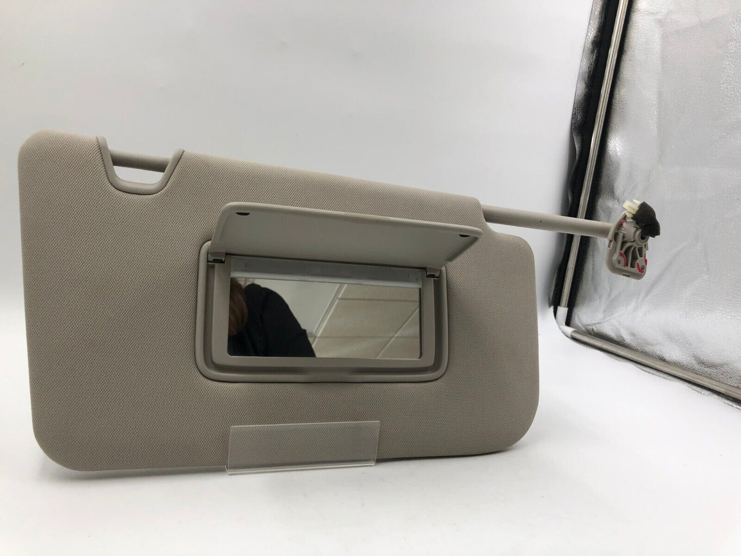 2014-2017 Nissan Rogue Passenger Sun Visor Sunvisor Gray Illuminated G01B56026