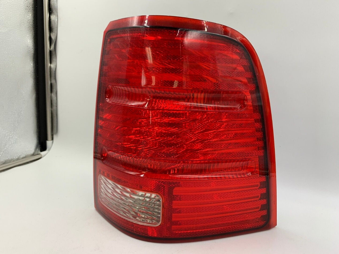 2002-2005 Ford Explorer Passenger Side Tail Light Taillight OEM G02B45066