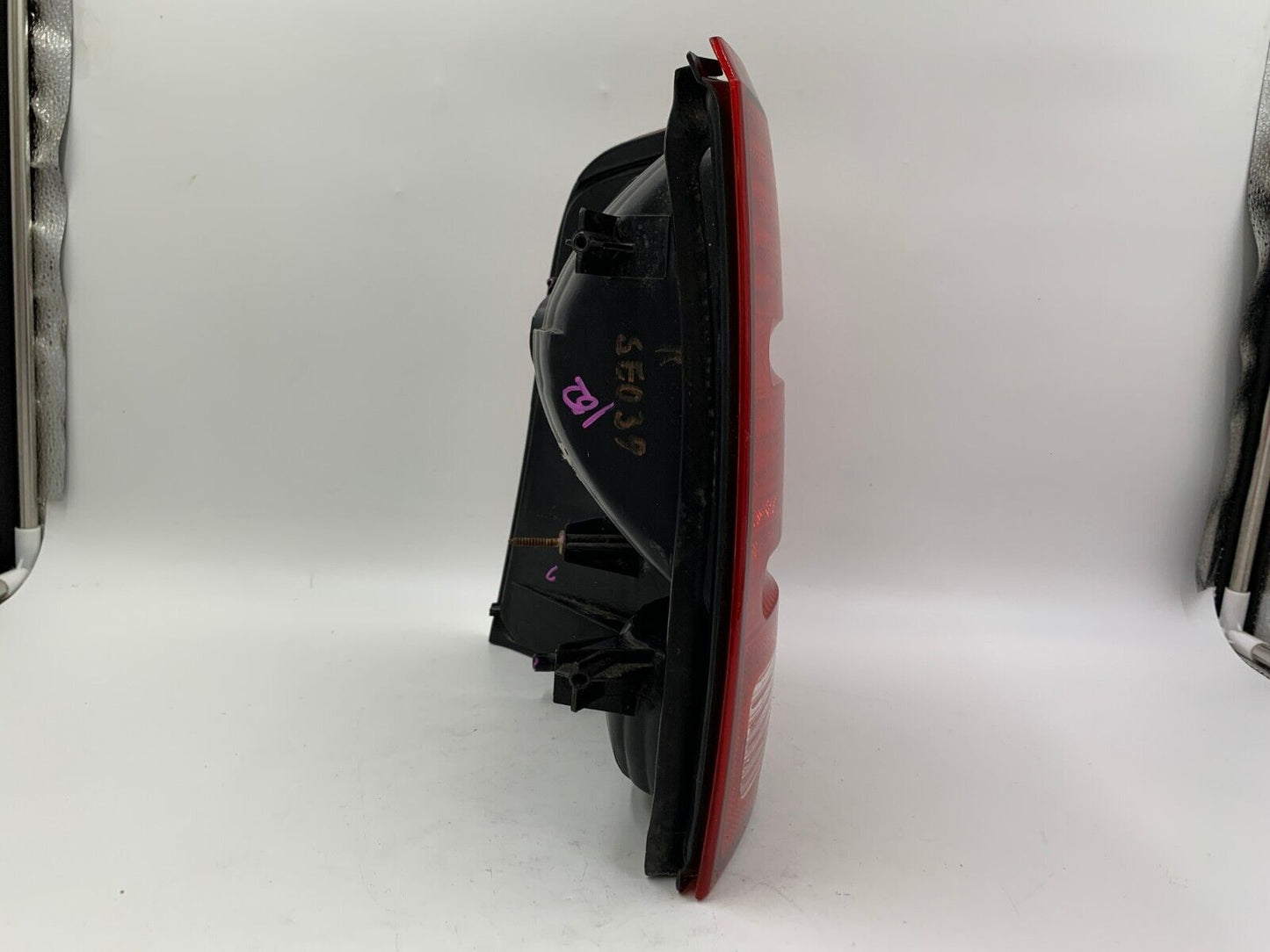 2002-2005 Ford Explorer Passenger Side Tail Light Taillight OEM G02B45066