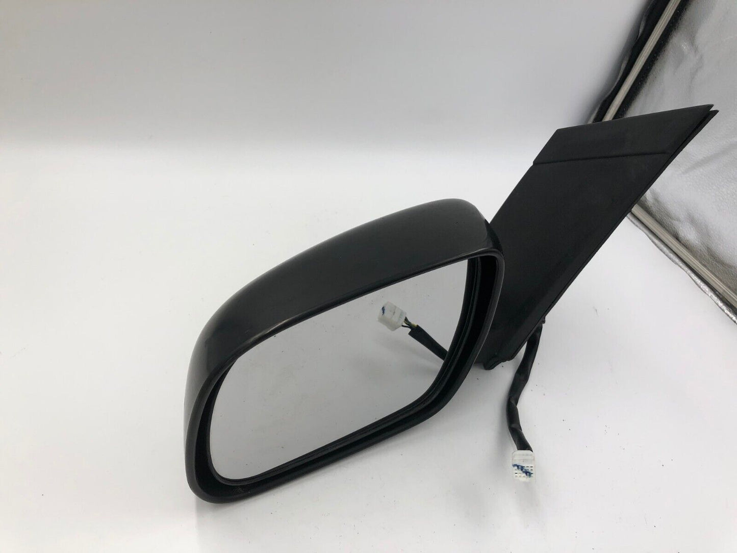 2004-2005 Toyota Sienna Driver Side View Power Door Mirror Black OEM D01B05055