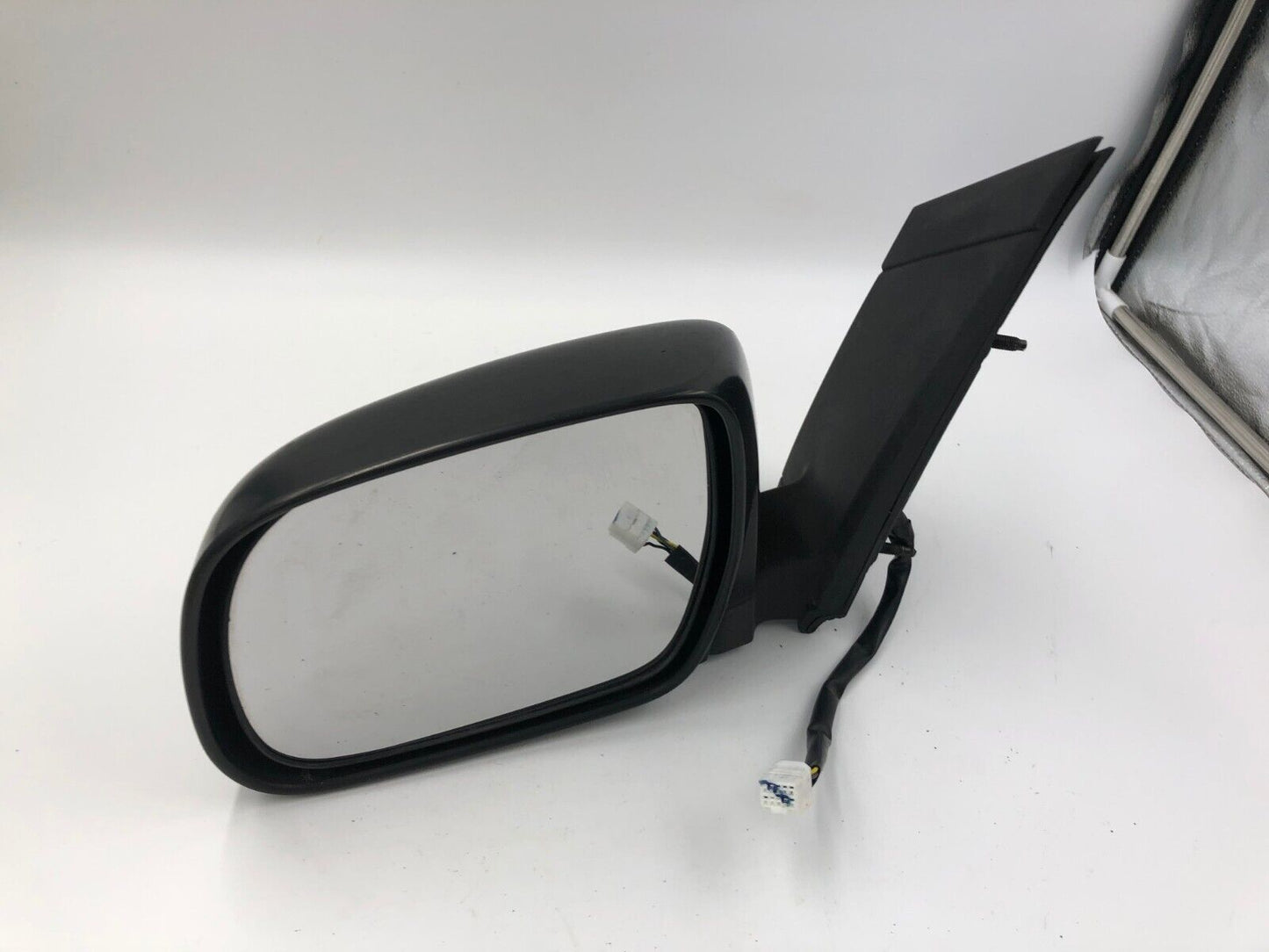 2004-2005 Toyota Sienna Driver Side View Power Door Mirror Black OEM D01B05055