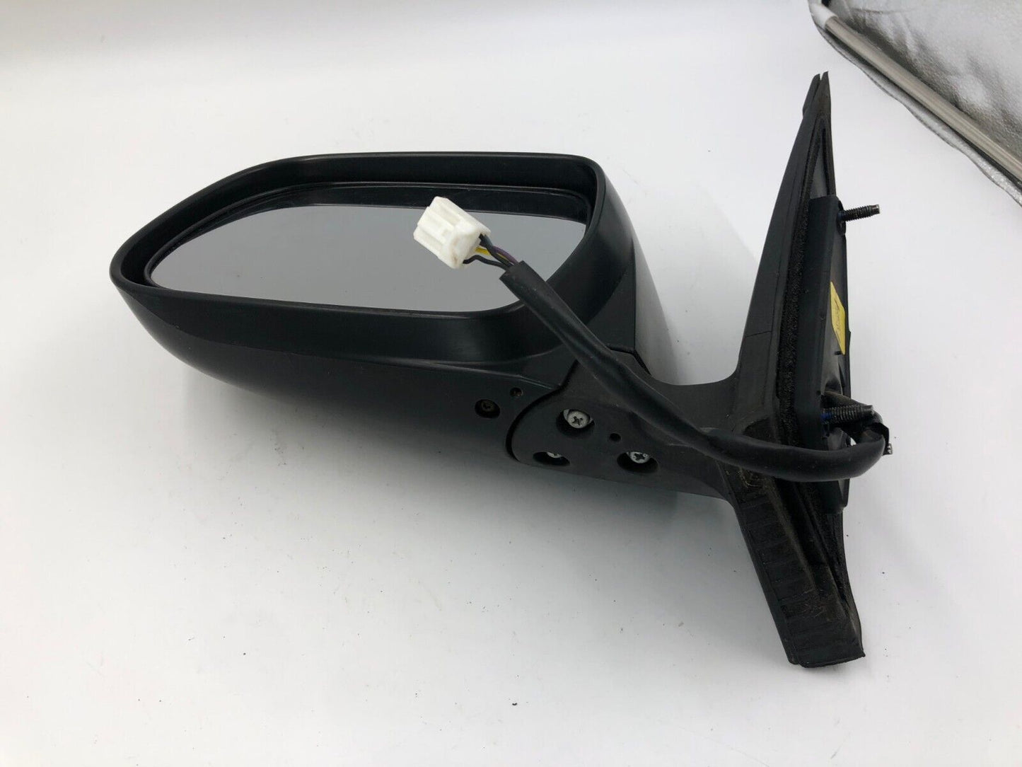 2004-2005 Toyota Sienna Driver Side View Power Door Mirror Black OEM D01B05055