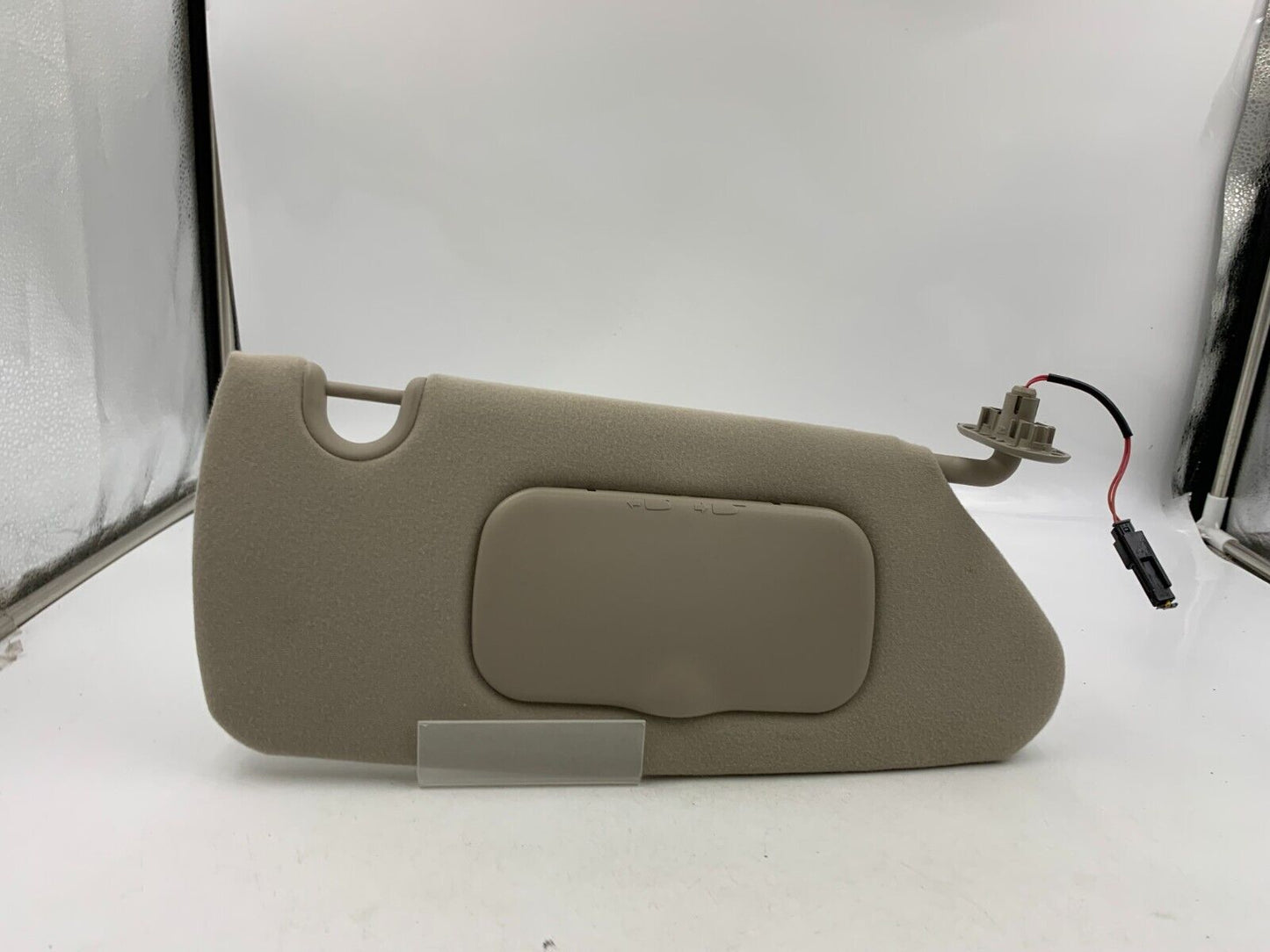 2004-2006 Chrysler Pacifica Passenger Sun Visor Sunvisor Illuminated E04B38062