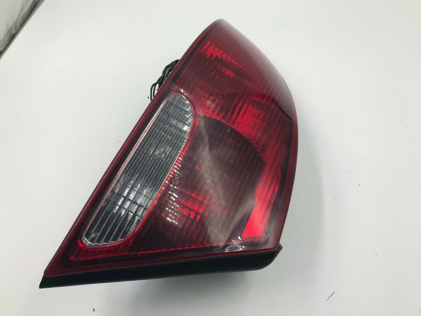 2003-2005 Dodge Stratus Driver Side Tail Light Taillight OEM B03B16017