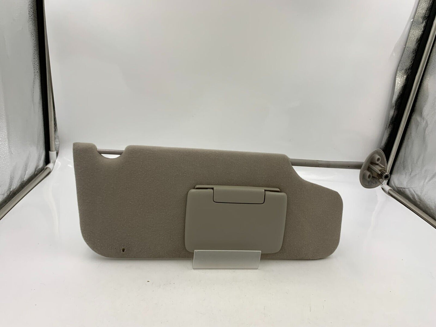 2004 Ford Taurus Passenger Sun Visor Sunvisor Gray OEM B01B67003