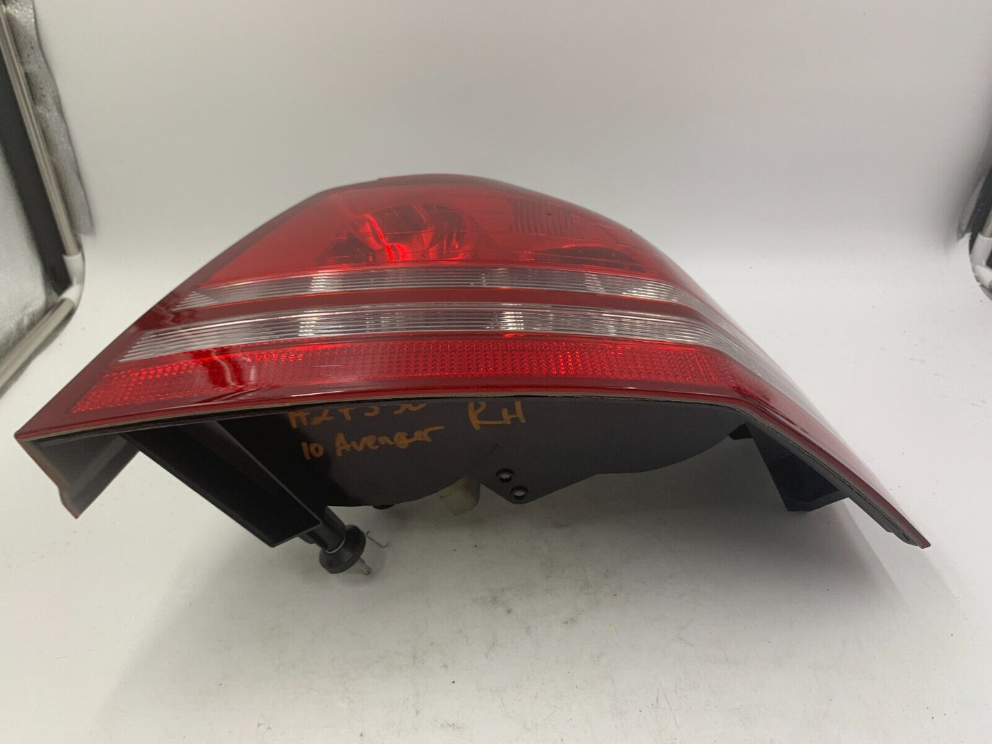 2008-2010 Dodge Avenger Passenger Side Tail Light Taillight OEM C02B19030