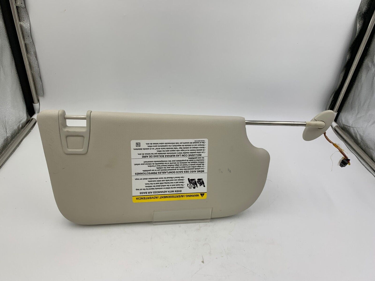 2013-2018 Ford Focus Driver Sun Visor Sunvisor Illumination Ivory OEM B01B63002