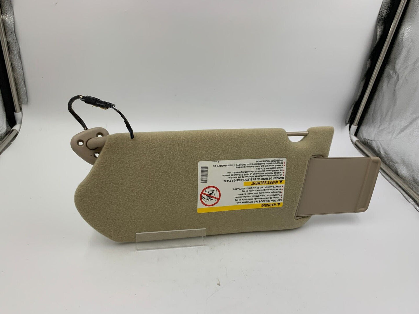 2000-2005 Chevrolet Impala Passenger Sunvisor Beige Illuminated OEM B04B16050