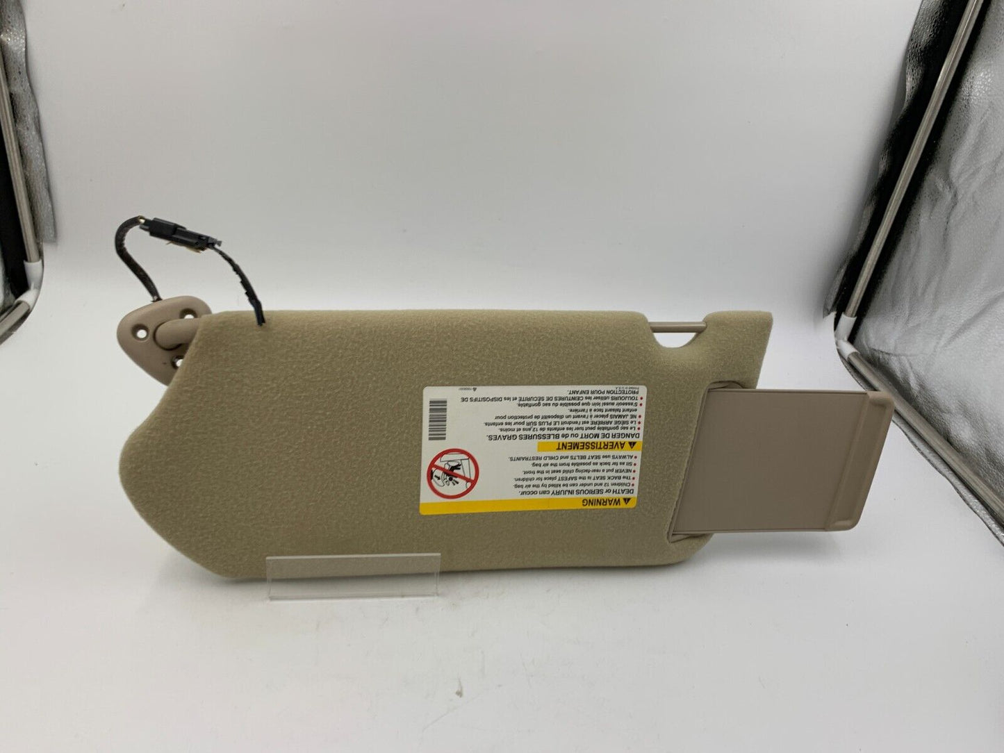 2000-2005 Chevrolet Impala Passenger Sunvisor Beige Illuminated OEM B04B16050