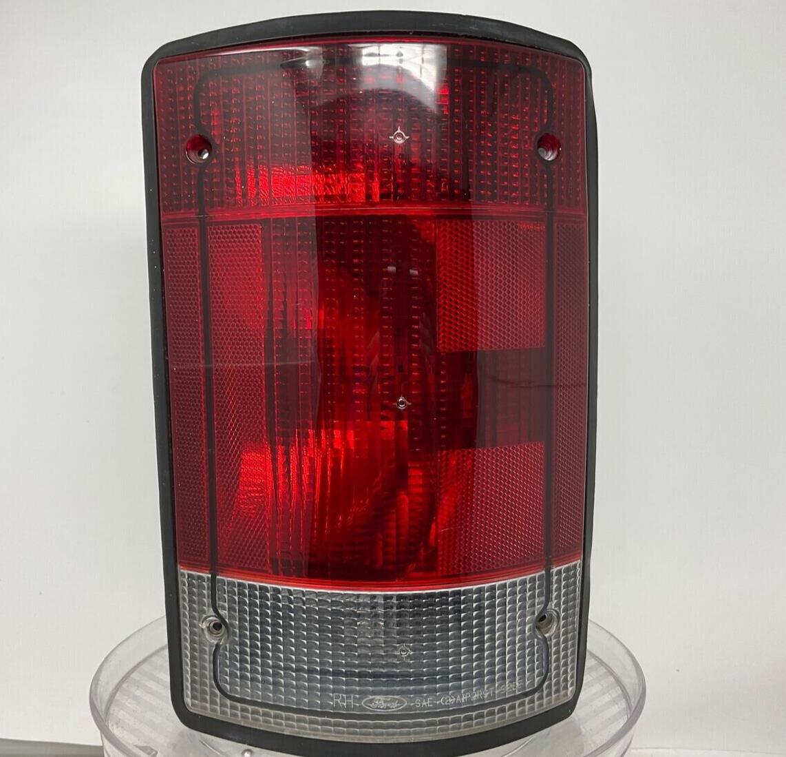 2005-2011 Ford E150 Driver Tail Light Taillight Lamp OEM B03B69003