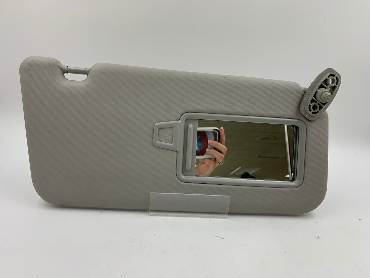 2020-2021 Kia Soul Passenger Sun Visor Sunvisor Gray Illuminated OEM B03B67004