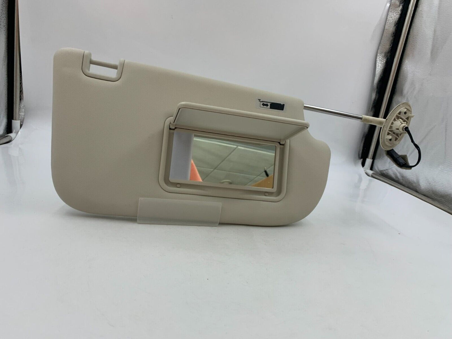 2013-2019 Ford Escape Passenger Sun Visor Sunvisor Ivory Illumination B01B12054