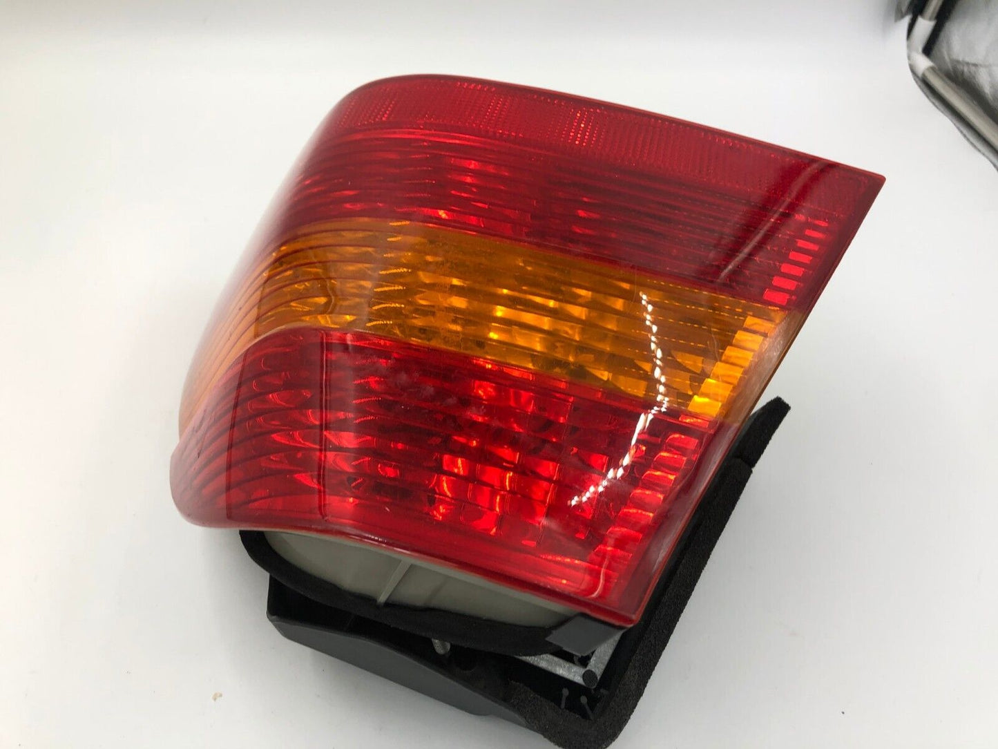 2002-2005 BMW 330i Passenger Side Tail Light Taillight OEM C02B39028