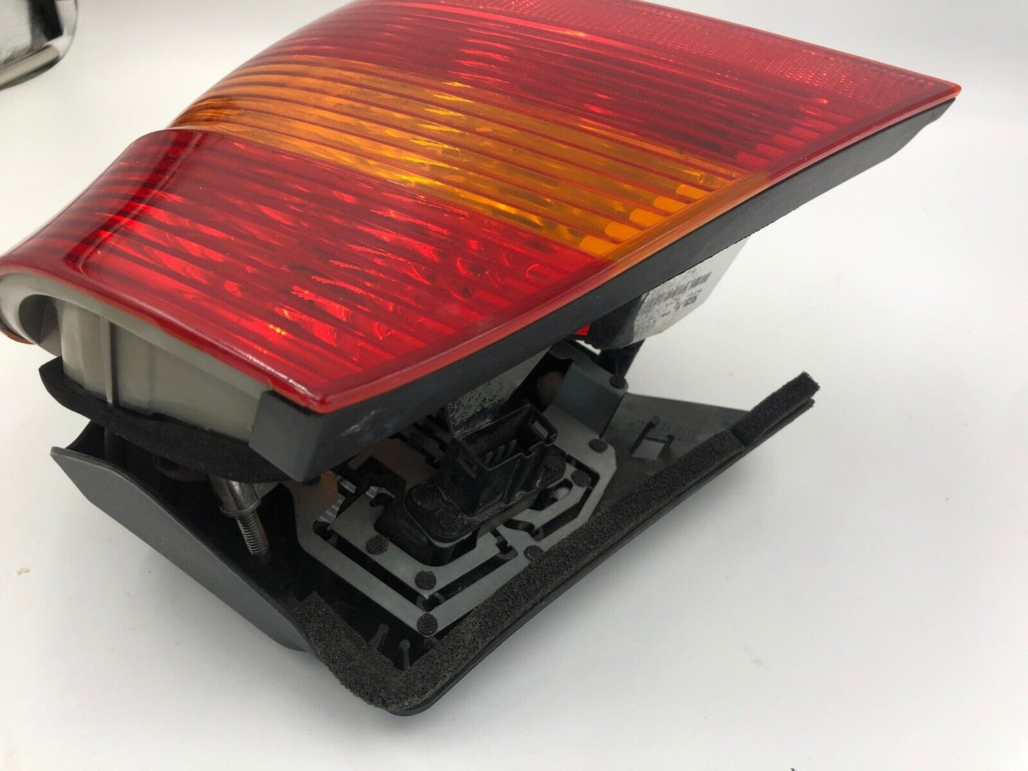 2002-2005 BMW 330i Passenger Side Tail Light Taillight OEM C02B39028