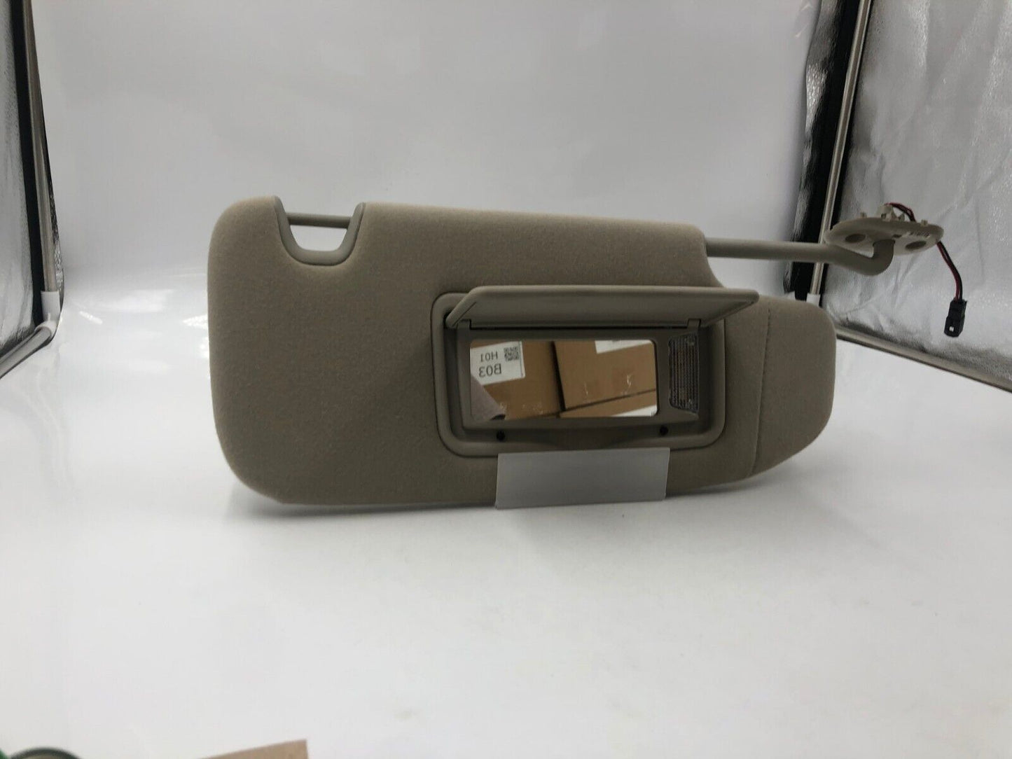 2006-2009 Ford Fusion Passenger Sun Visor Sunvisor Gray Illumination A02B54046