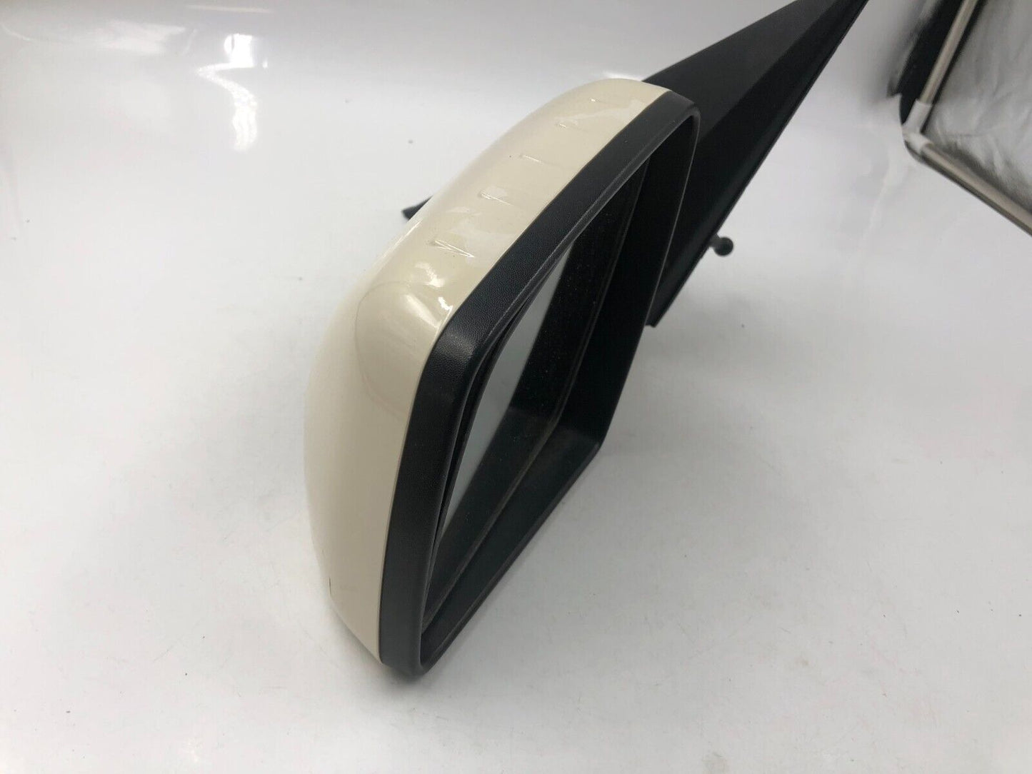 2010-2013 Kia Soul Driver Side View Manual Door Mirror White OEM A01B29065