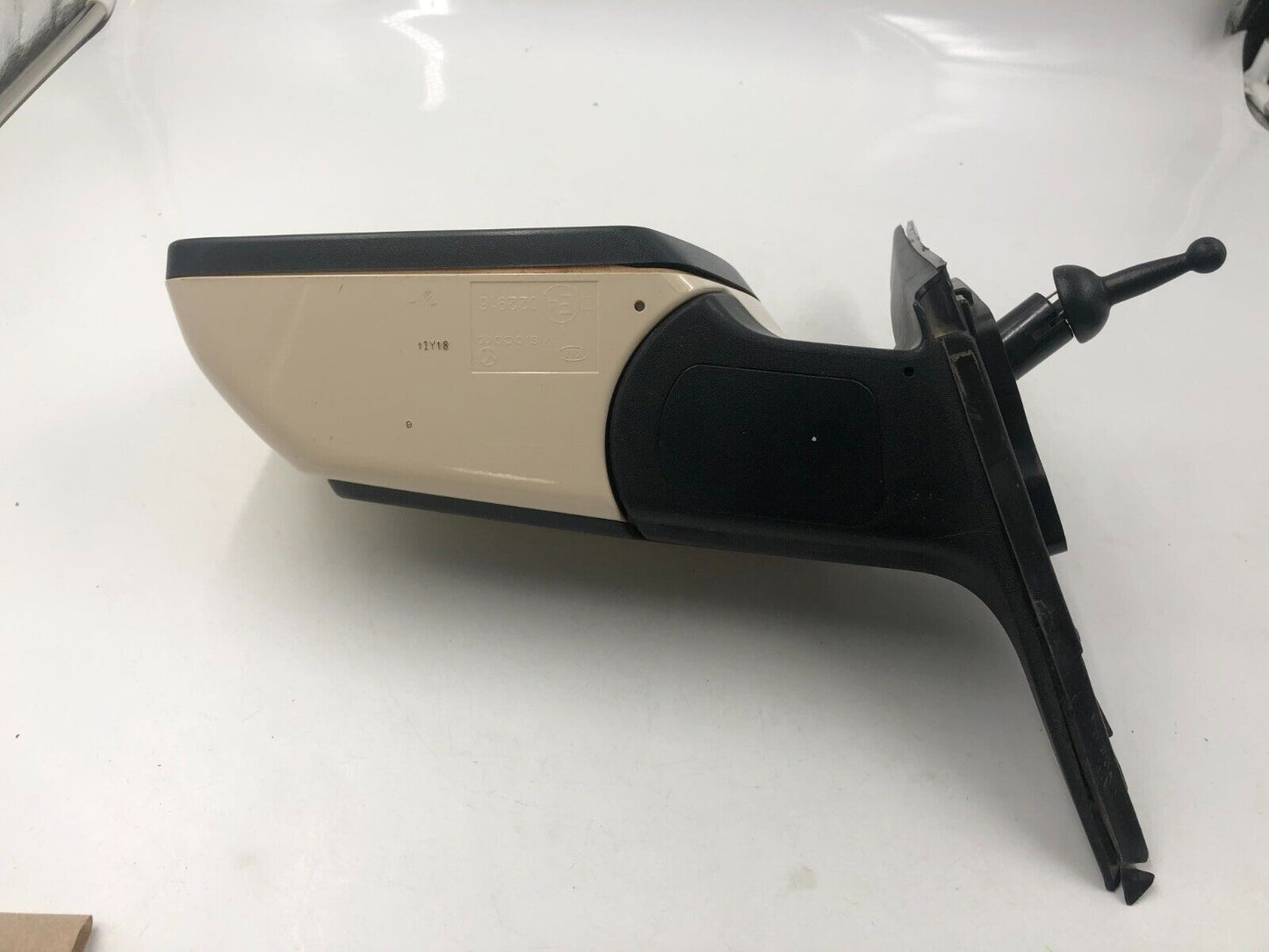 2010-2013 Kia Soul Driver Side View Manual Door Mirror White OEM A01B29065