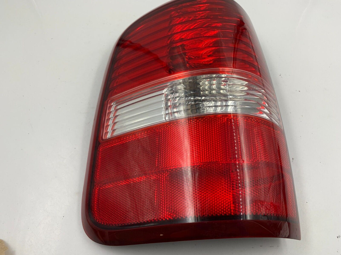 2004-2008 Ford F150 Driver Tail Light Taillight Lamp Styleside OEM B01B06032