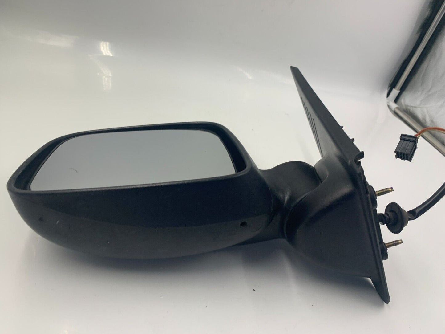 2002-2007 Jeep Liberty Driver Side View Power Door Mirror Black OEM B02B18037