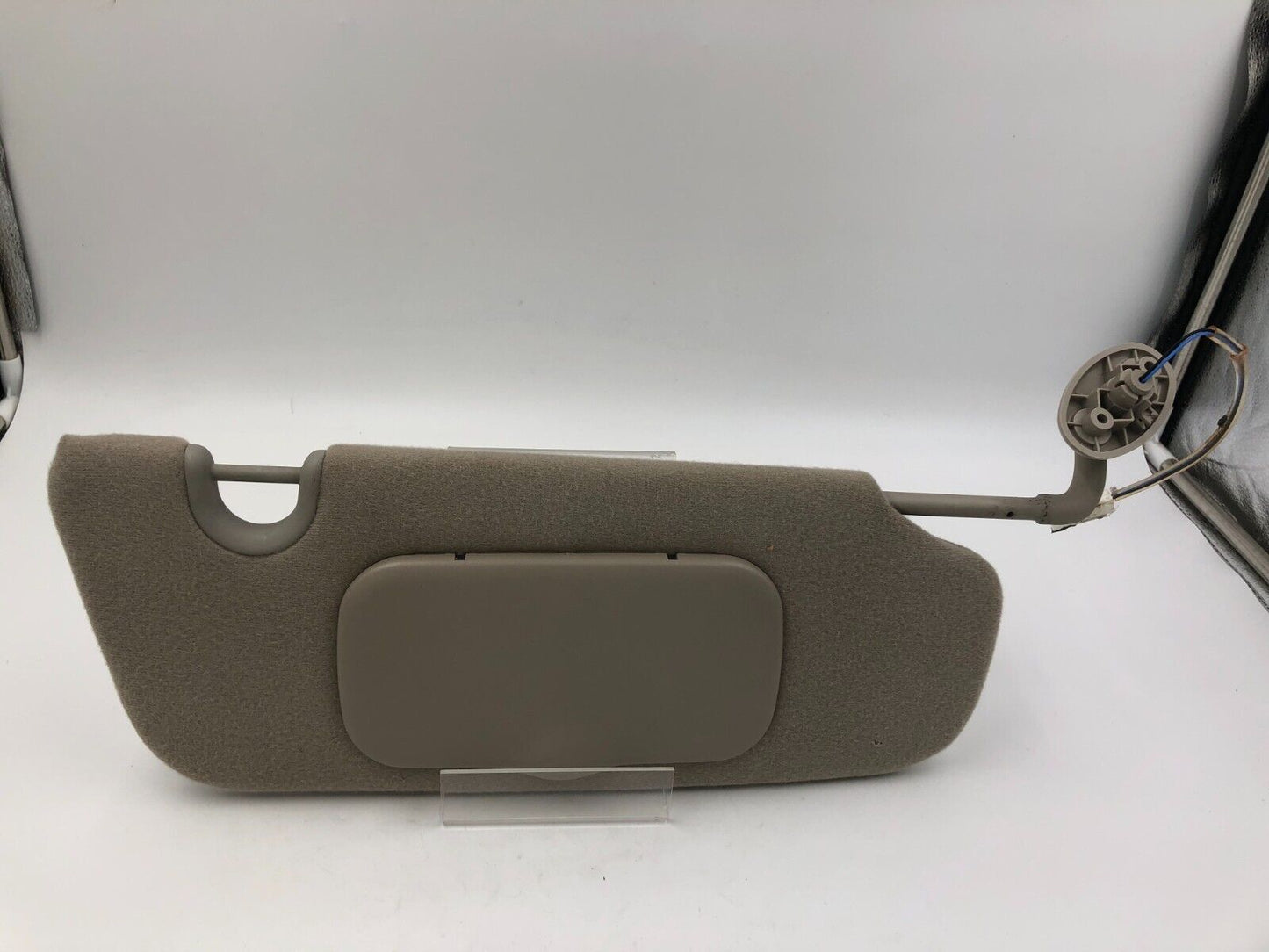 2004-2007 Jeep Liberty Passenger Sun Visor Sunvisor Gray Illuminated C01B17052