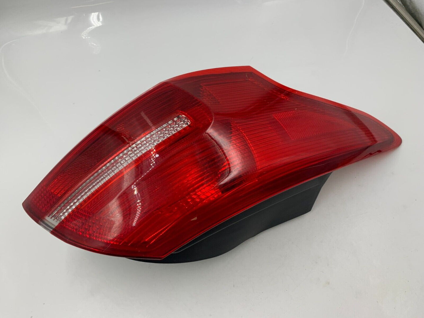 2015-2018 Ford Focus Sedan Passenger Side Tail Light Taillight OEM E04B06052