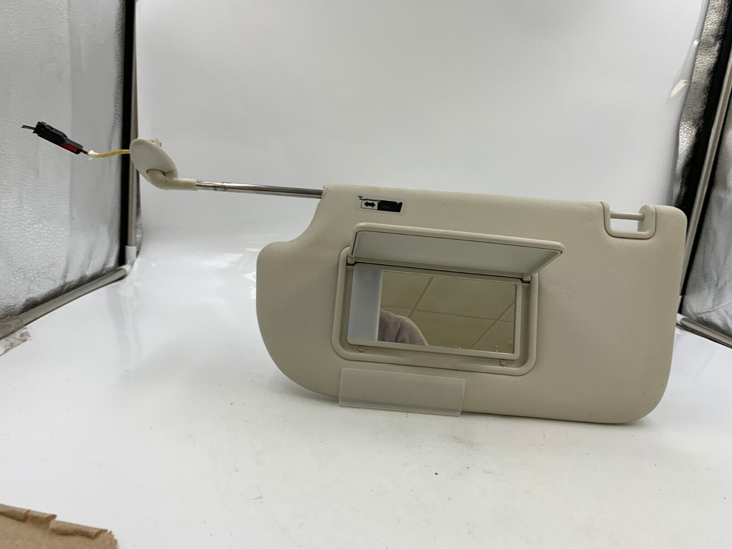 2013-2018 Ford Focus Driver Sun Visor Sunvisor Illumination Ivory OEM D01B04062