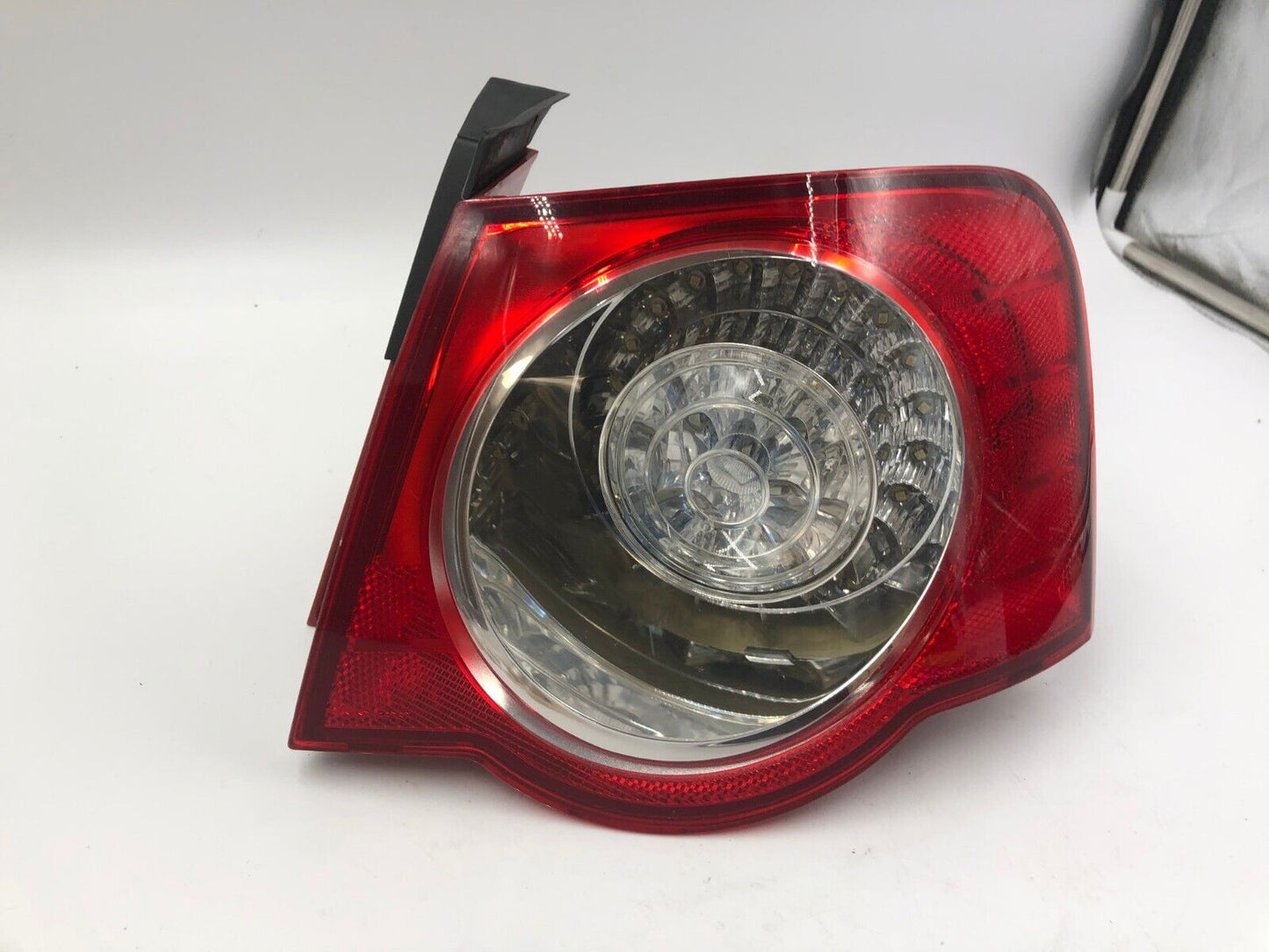 2008-2010 Volkswagen Passat Passenger Side Tail Light OEM C04B02048