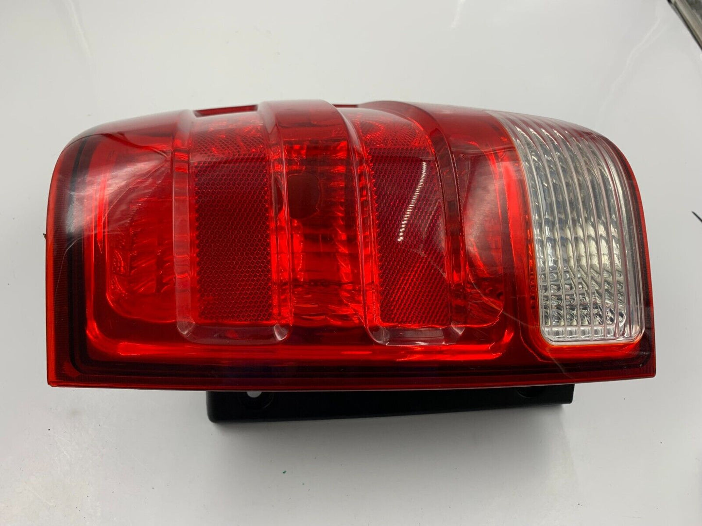 2003-2006 Ford Expedition Passenger Side Tail Light Taillight OEM B01B41031