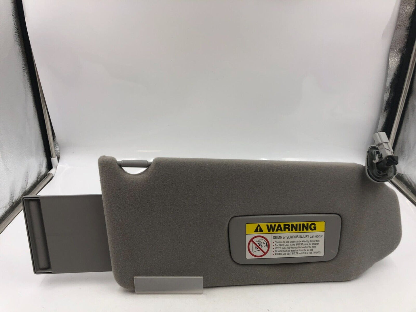 2003-2004 Honda Pilot Passenger Sun Visor Sunvisor Illuminated Gray D01B29081