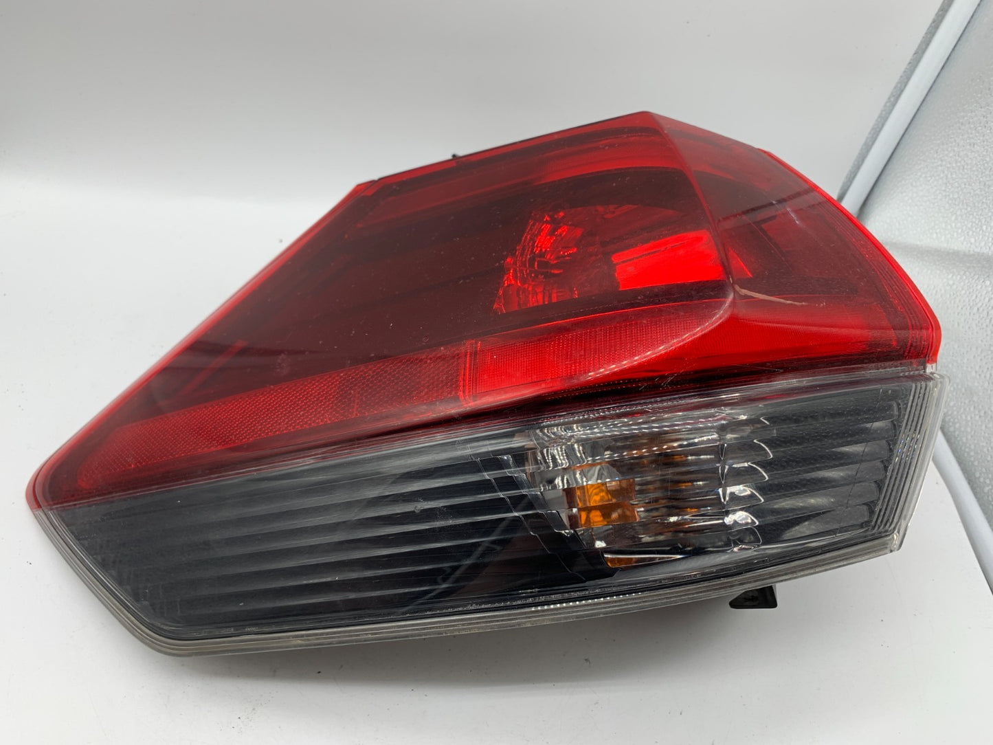 2017-2019 Nissan Rogue Driver Side Tail Light Taillight OEM D01B04065