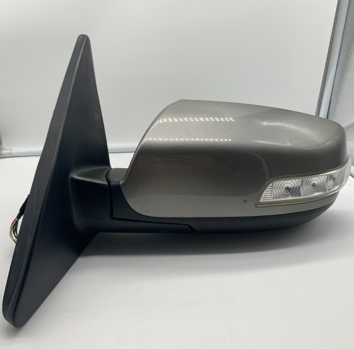 2011-2015 Kia Sorento Driver Side View Power Door Mirror Silver OEM B01B52010