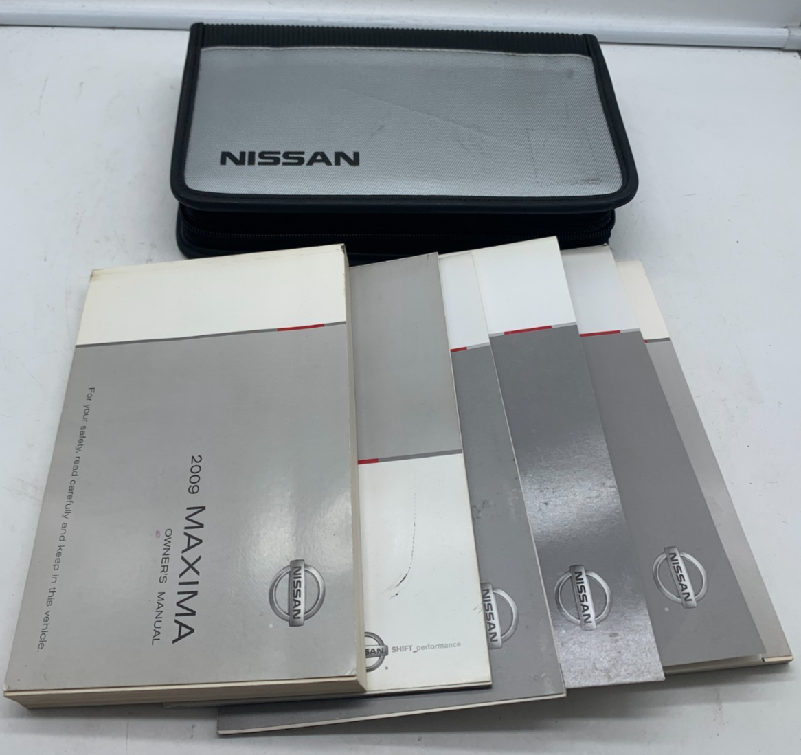 2009 Nissan Maxima Owners Manual Set with Case OEM R01B15007
