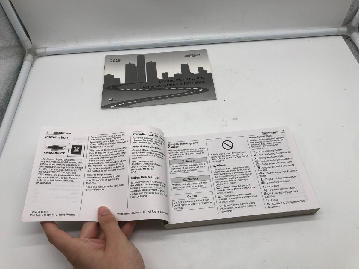 2019 Chevrolet Traverse Owners Manual Set OEM B03B63016