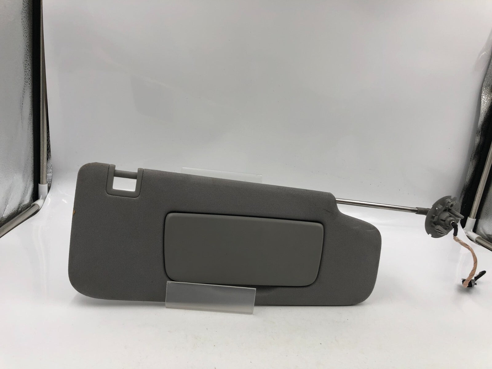 2018-2020 Chevrolet Equinox Passenger Sun Visor Gray Illuminated OEM C04B69004