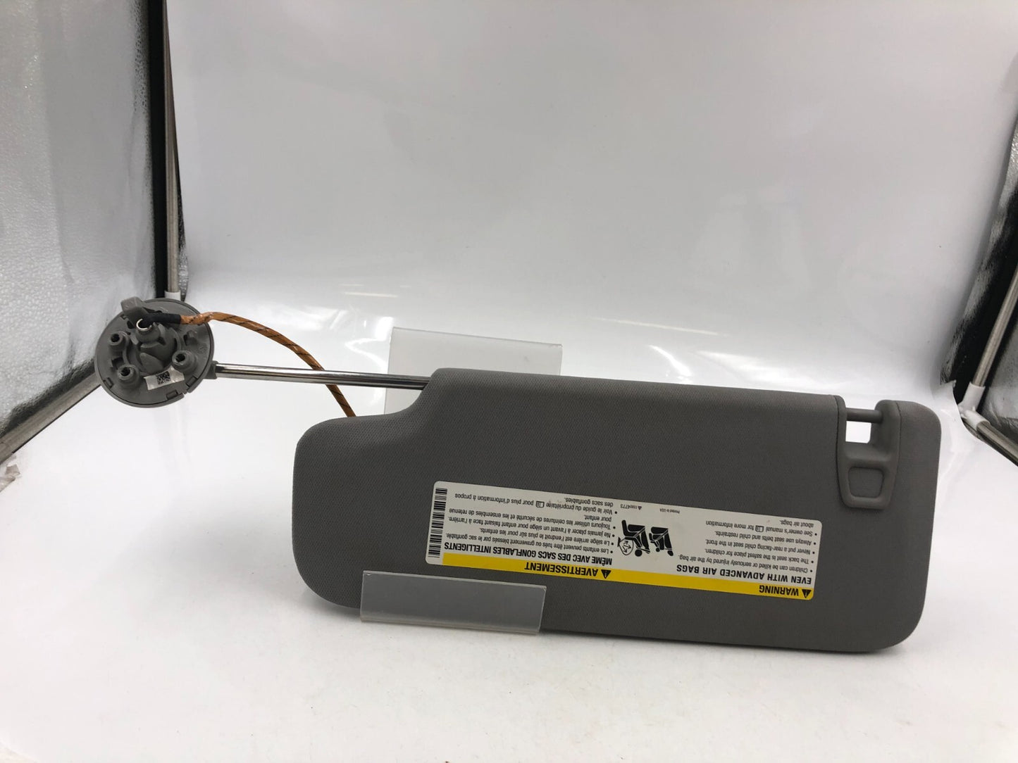 2016-2023 Chevrolet Malibu Passenger Sun Visor Illuminated OEM A01B32052