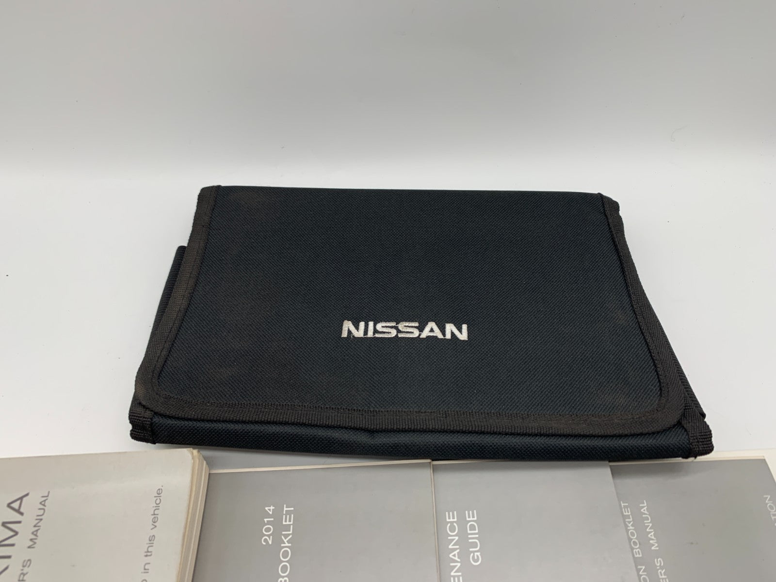 2014 Nissan Maxima Owners Manual Set with Case OEM D01B19014