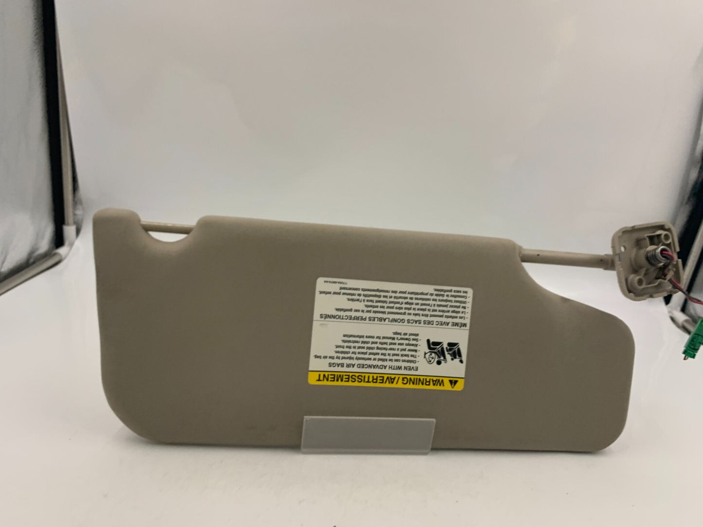2010-2011 Ford Taurus Driver Side Sun Visor Sunvisor Gray Illuminated E03B63004