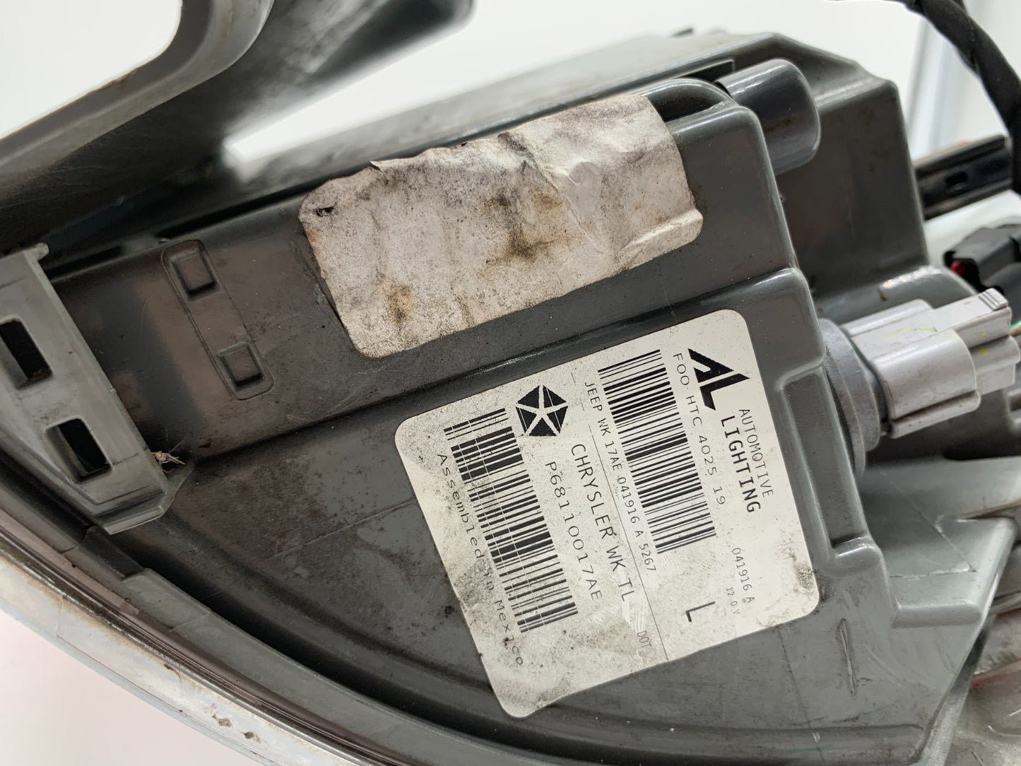 2015-2021 Jeep Grand Cherokee Driver Side Tail Light Taillight OEM B04B11045