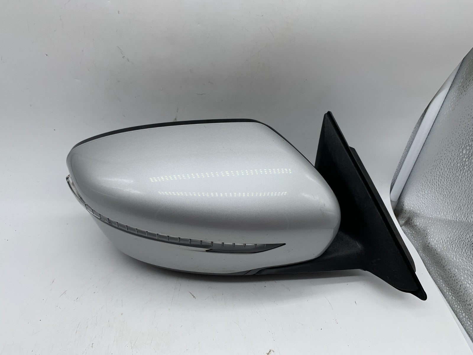 2016-2020 Nissan Rogue Passenger Side View Power Door Mirror Silve OEM B03B28004