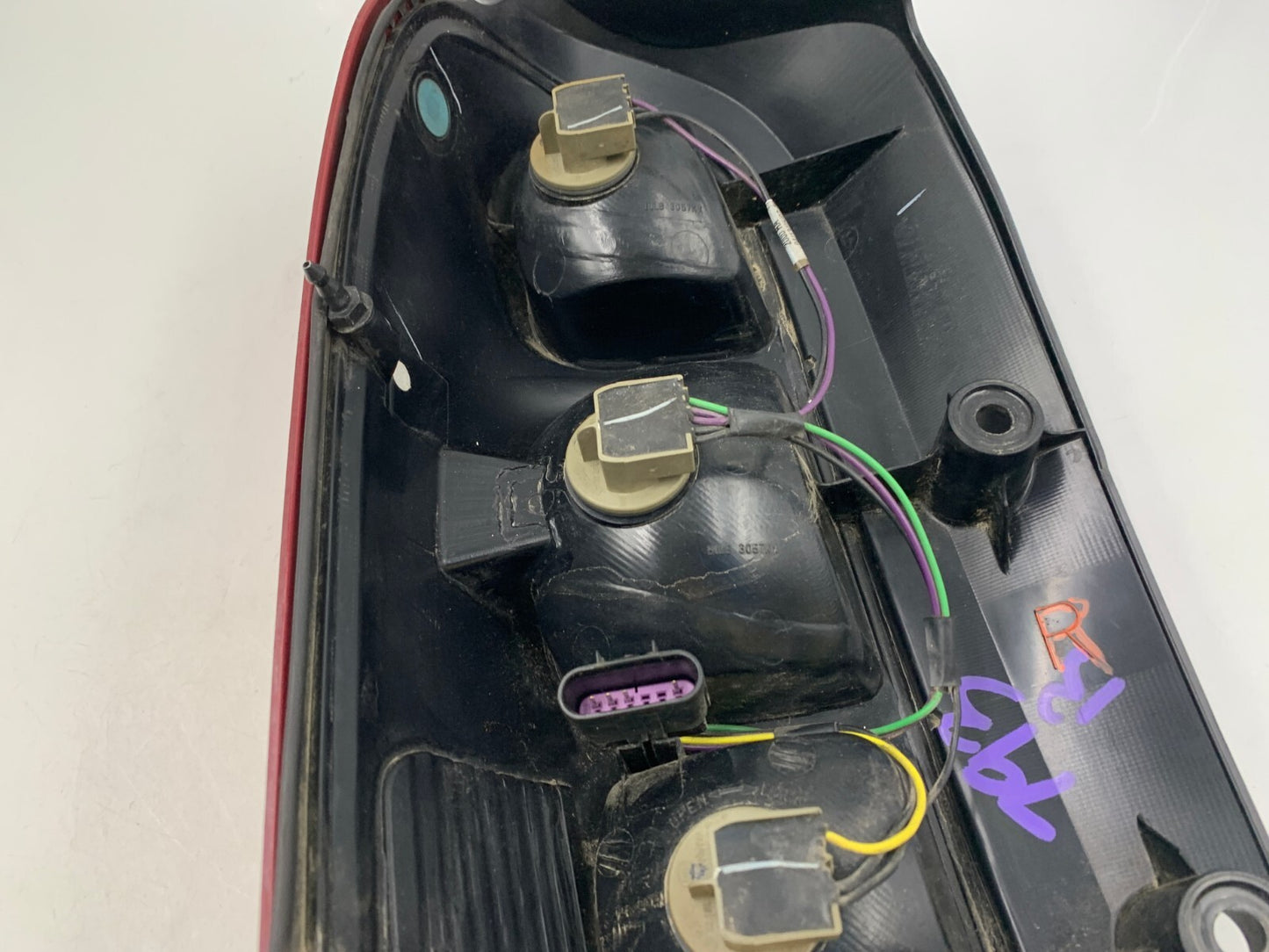 2005-2007 Buick Terraza Passenger Side Tail Light Taillight OEM C03B17090