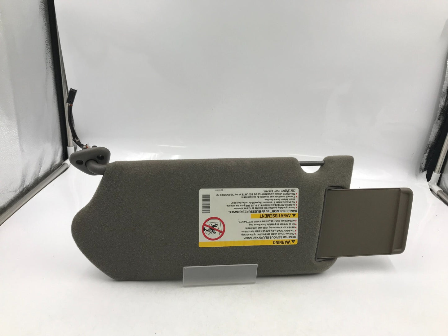 2000-2005 Chevrolet Impala Passenger Sun Visor Gray Illuminated OEM C04B08009