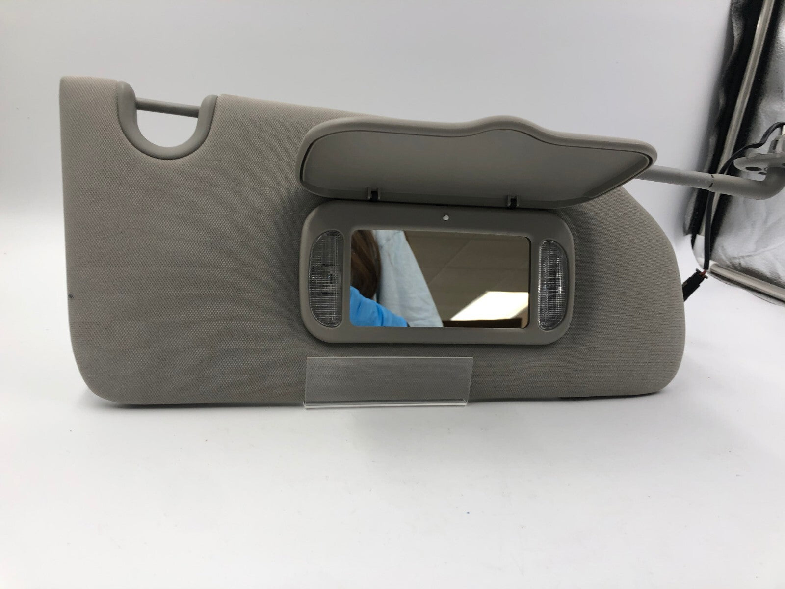 2006-2011 Buick Lucerne Passenger Sun Visor Gray Illuminated OEM A03B18074